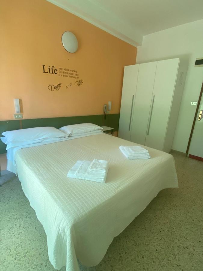 Hotel Nova Dhely Rimini Luaran gambar
