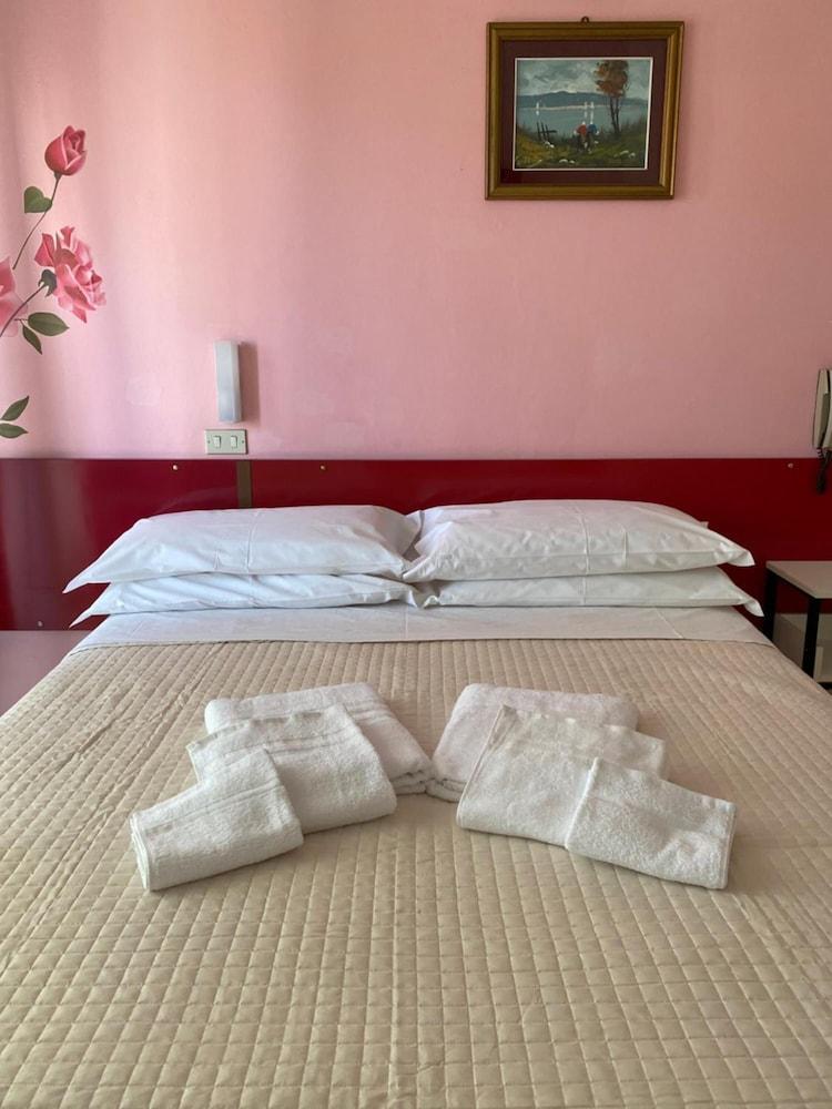 Hotel Nova Dhely Rimini Luaran gambar