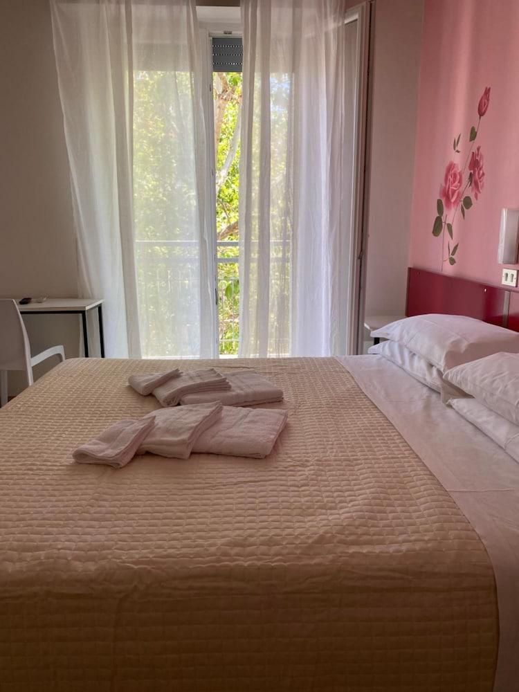 Hotel Nova Dhely Rimini Luaran gambar