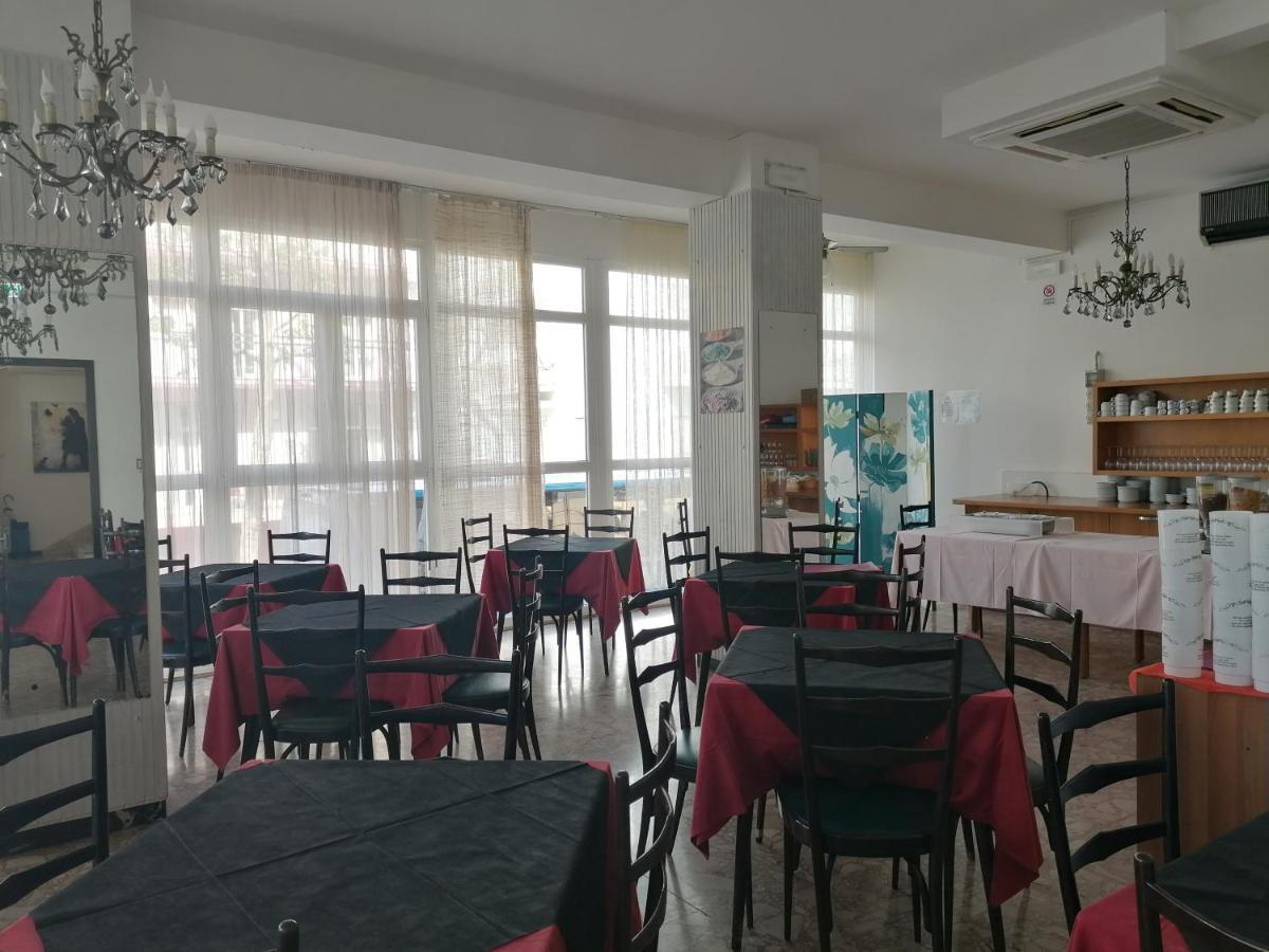 Hotel Nova Dhely Rimini Luaran gambar