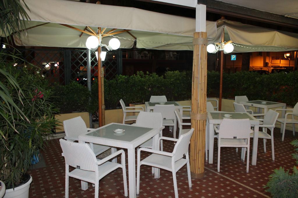 Hotel Nova Dhely Rimini Luaran gambar